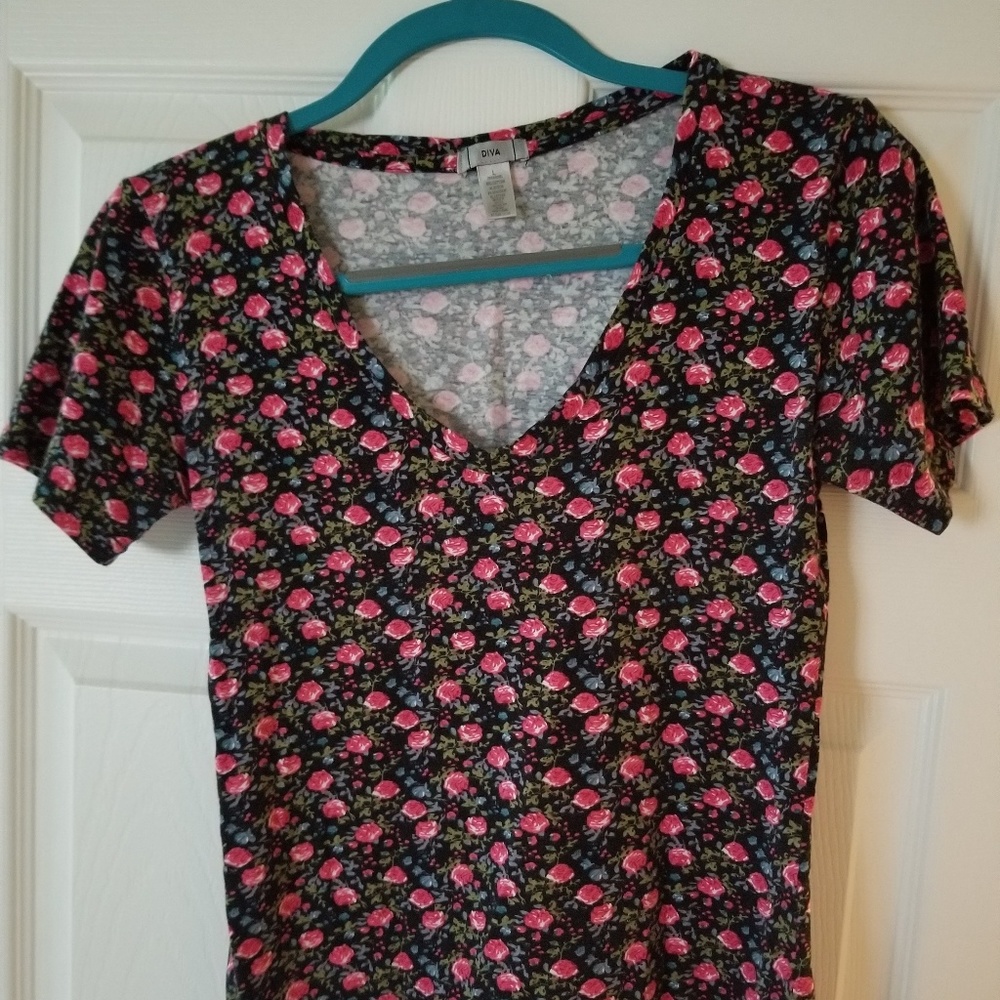 Shirt🦋 - Picture 3 of 5